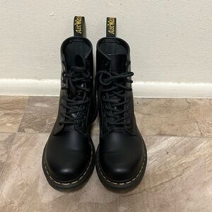 Dr. Martens 1460 WOMEN'S SMOOTH LEATHER LACE UP BOOTS